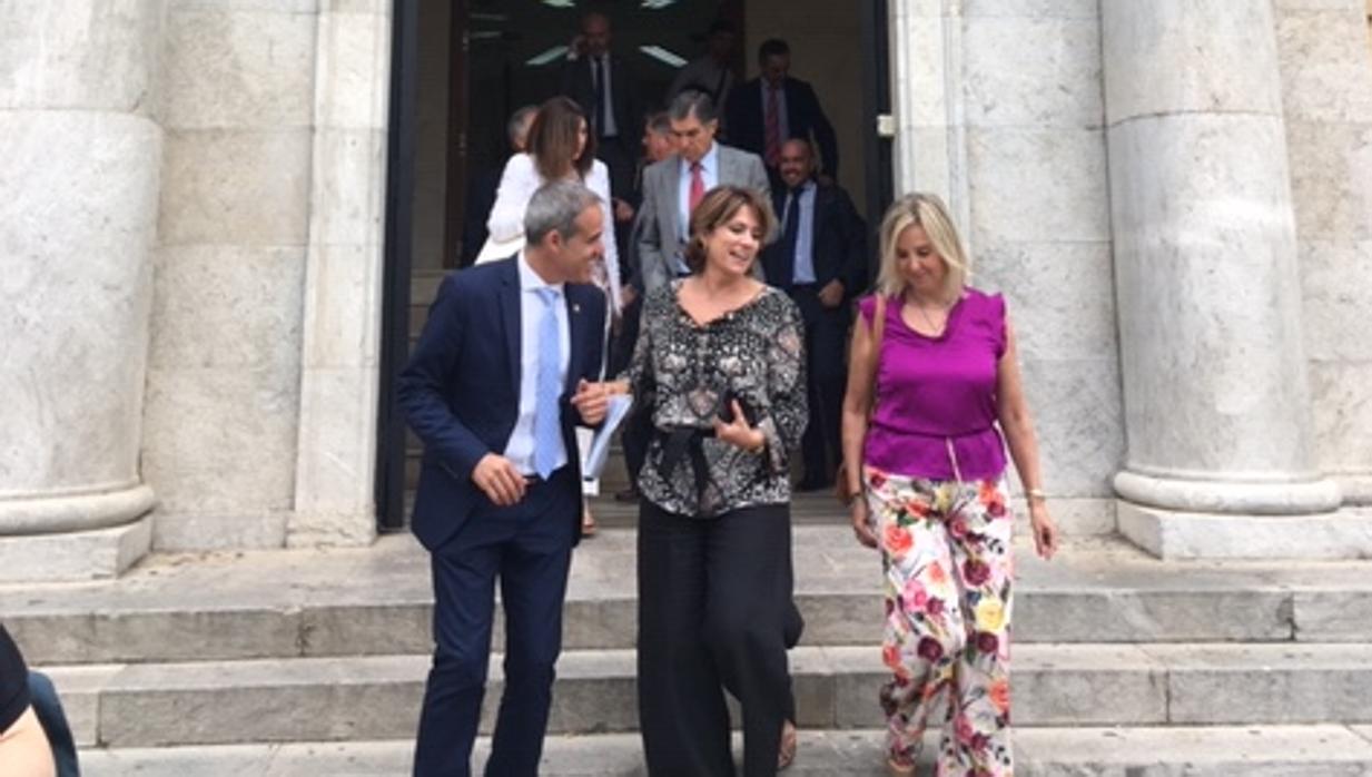 La ministra sale de la Audiencia de Cádiz tras la reunión de este lunes.