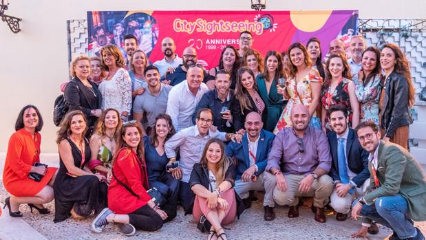 City Sightseeing celebra su 20 Aniversario con la red comercial de Cádiz y Jerez