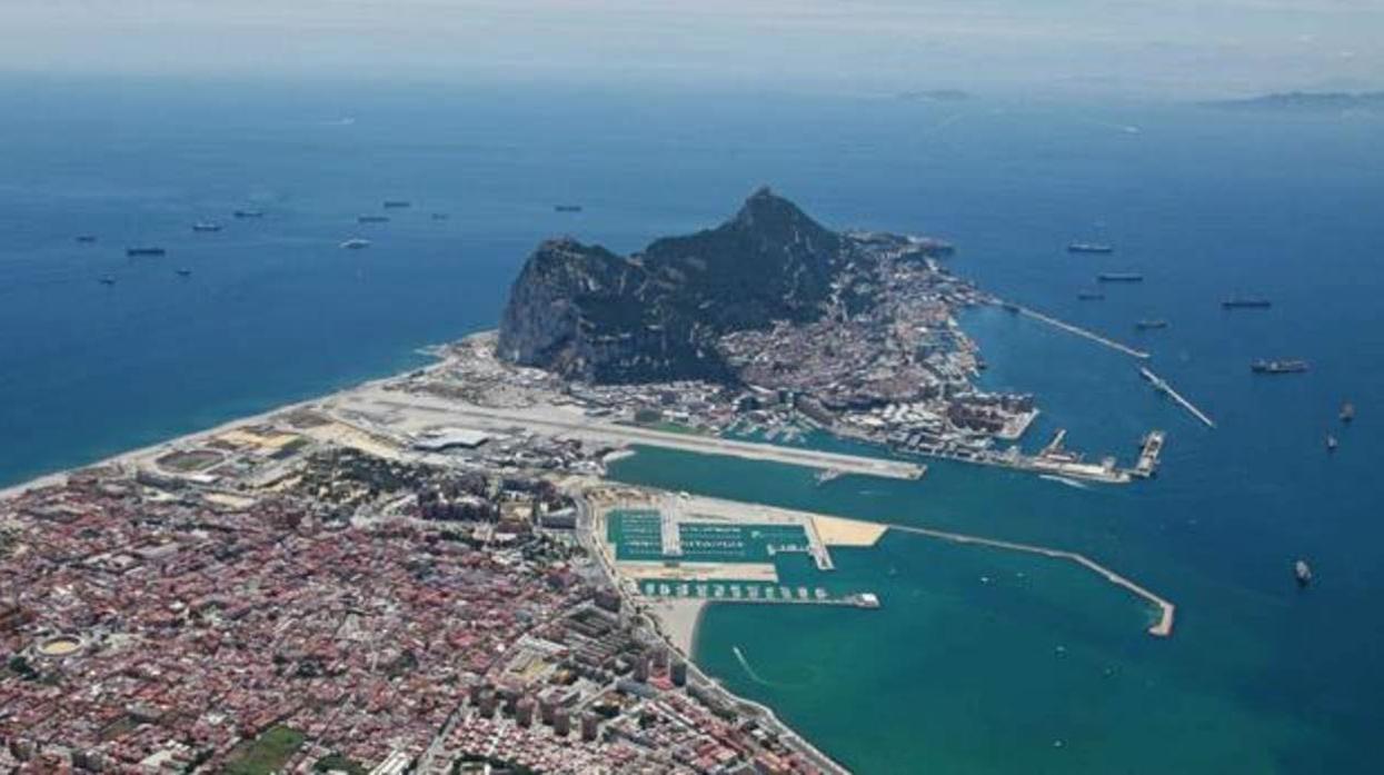 Vista aérea de La Línea y Gibraltar.