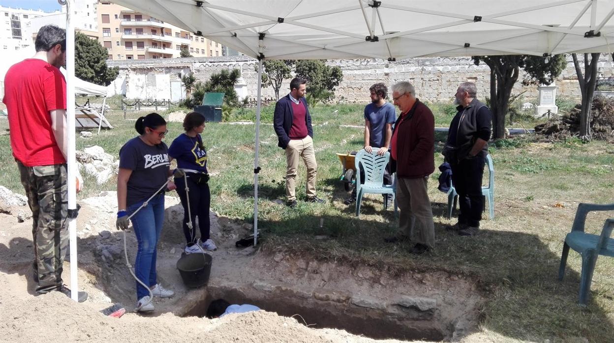 El Ayuntamiento de Cádiz denuncia destrozos en el cementerio de San José donde se encuentran restos de represaliados