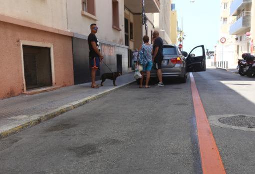 Zona naranja en calle perpendicular al Paseo Marítimo de Cádiz