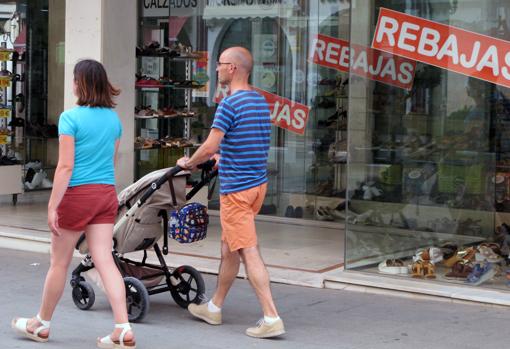 La aprobación de la gratuidad en las licencias de apertura coincide con la campaña de rebajas de verano