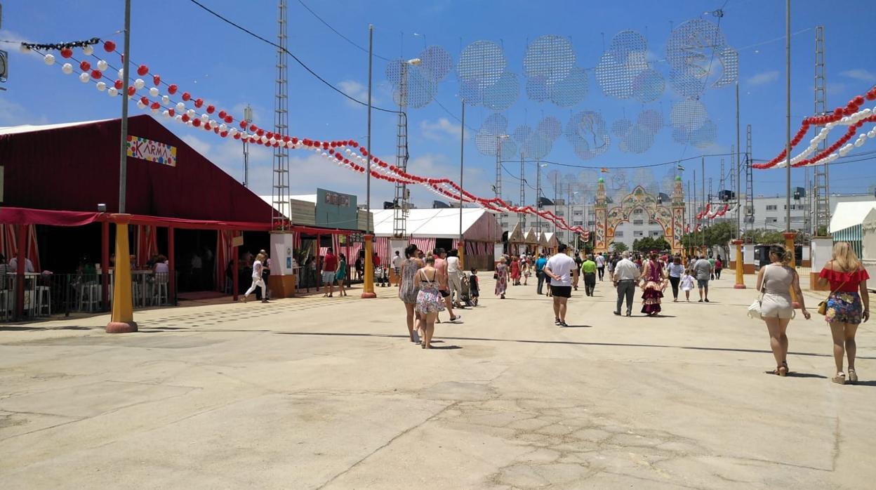 Un spray de gas pimienta obliga a desalojar a decenas de personas de una caseta en la Feria de San Fernando