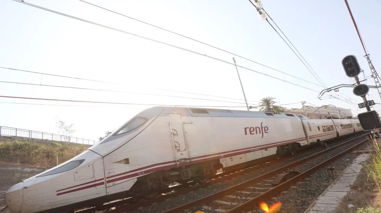 Los trenes Alvia cubren el trayecto entre Cádiz y Madrid en cuatro horas