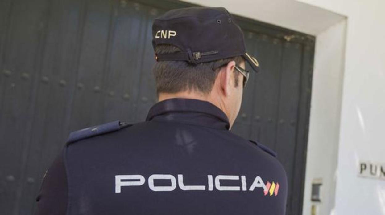 Un agente en Jerez salva la vida a una mujer que se estaba asfixiando
