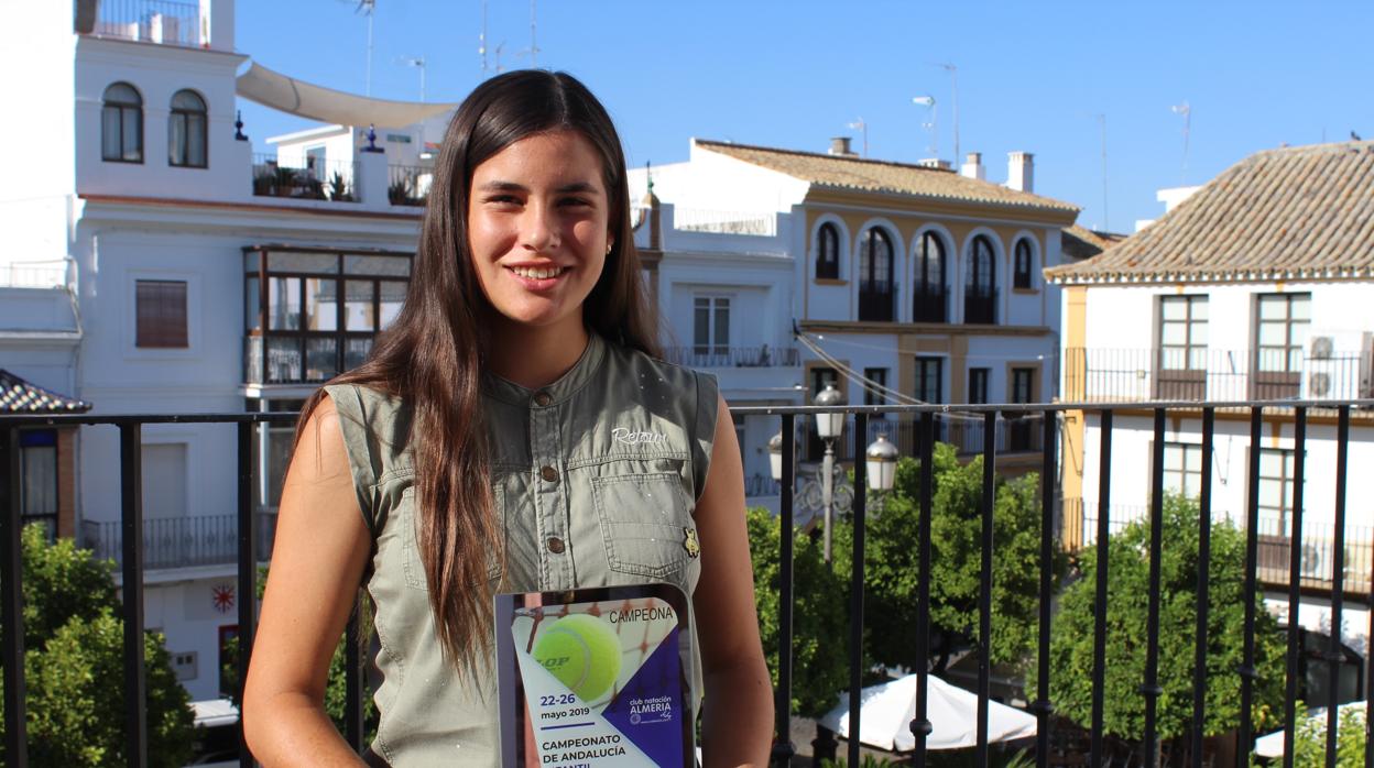 Claudia comenzó en el mundo del tenis en unas vacaciones familiares cuando sólo tenía 7 años de edad