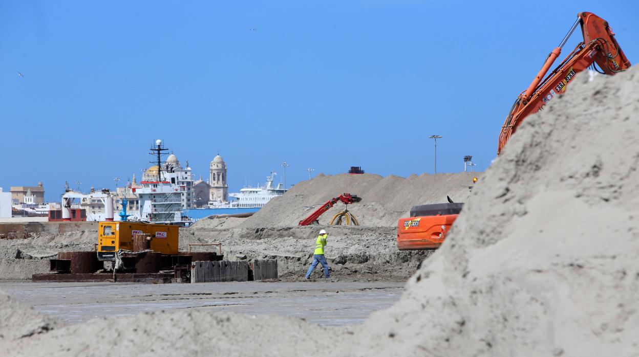 Obras en la nueva terminal del Puerto de Cádiz.