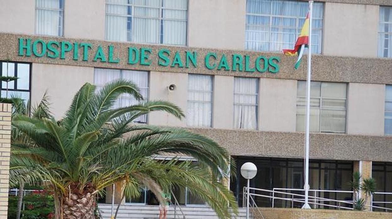 Fachada del hospital de San Carlos.