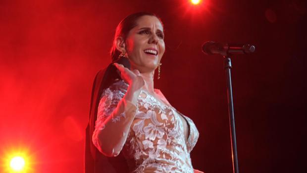 Diana Navarro emociona con su voz el Concert Music de Sancti Petri