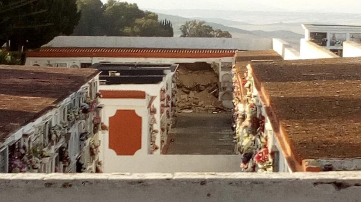 El Ayuntamiento de Medina Sidonia prevé reabrir la próxima semana el cementerio tras el derrumbe de 30 nichos