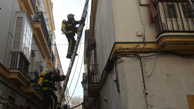 Pillado el supuesto autor del incendio de la plaza de las Viudas, en Cádiz