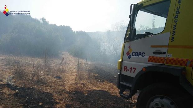 Extinguido un incendio en Vejer tras calcinar 4,5 hectáreas de pasto y matorral