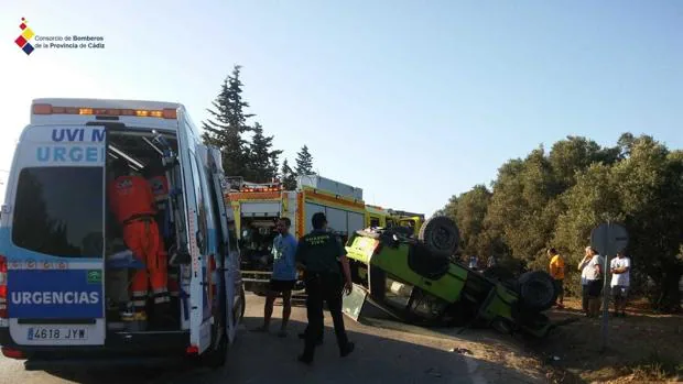Evacúan al hospital a un varón atrapado tras un accidente en la carretera del Marquesado