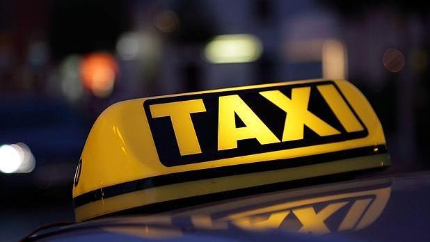 Los taxis piratas hacen su agosto en las playas de Cádiz