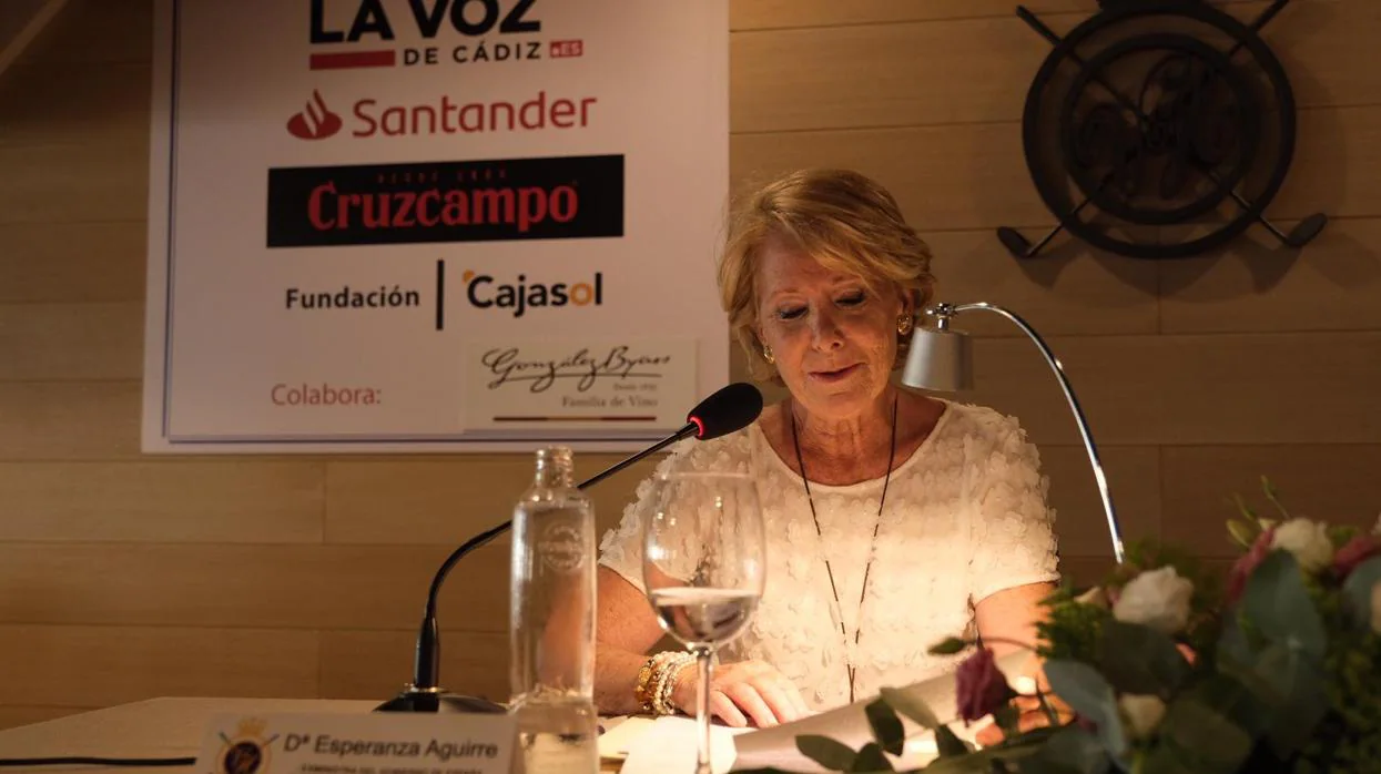 Esperanza Aguirre: «Sería muy bueno que volviéramos al bipartidismo»