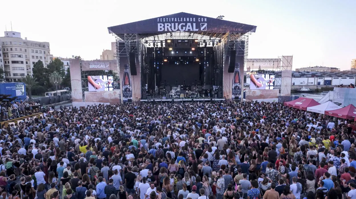 Viernes de conciertos en el Muelle Ciudad de Cádiz
