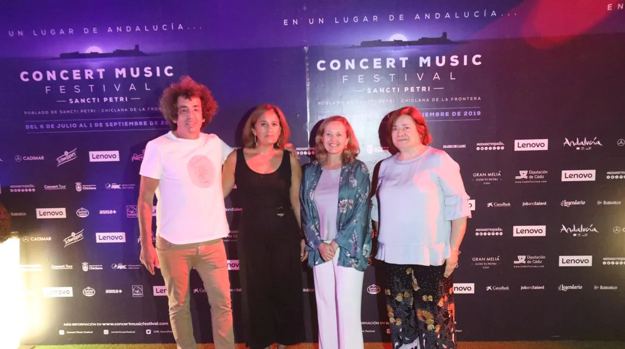 Rafael Casillas, Ana González, Nadia Calviño y Cándida Verdier disfrutando de Concert Music Festival.
