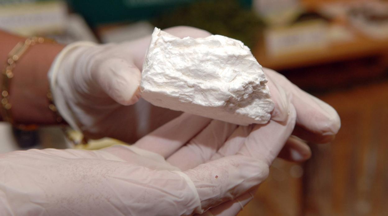 Una roca de cocaína interceptada en una operación anterior por los Cuerpos y Fuerzas de Seguridad el Estado