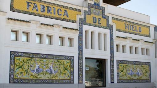 La antigua fábrica de hielo alberga este centro de visitantes sobre el entorno de Doñana