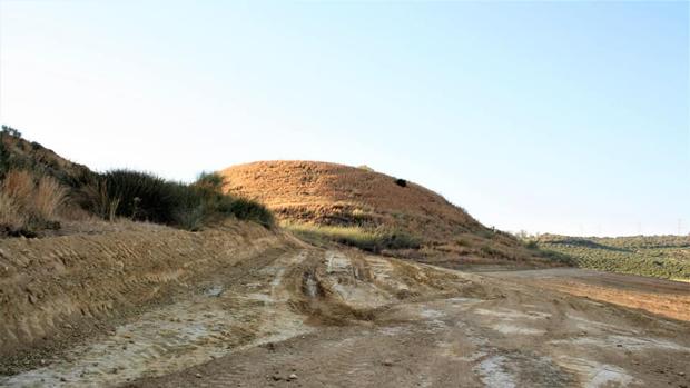 Denuncian «atentados arqueológicos» contra el túmulo funerario de La Motilla de Carmona