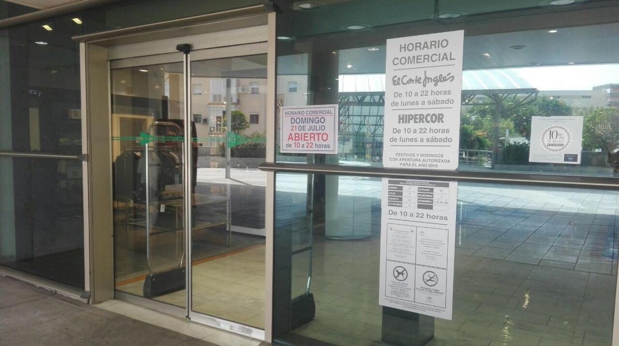 Anuncio de apertura el domingo el Corte Inglés de Cádiz tras conocerse la anterior publicación de Zona de Afluencia Turística.