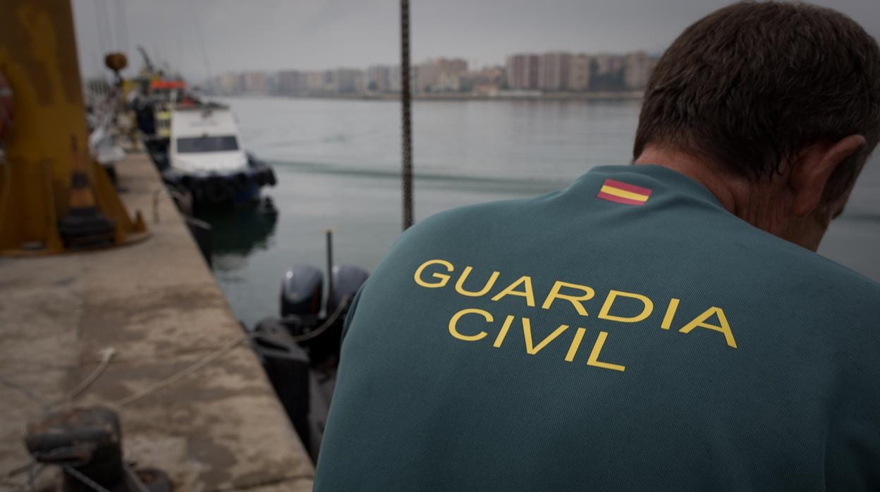 La Guardia Civil ha puesto en marcha un dispositivo específico para actuar contra las actividades de las organizaciones criminales que trafican con inmigrantes irregulares.