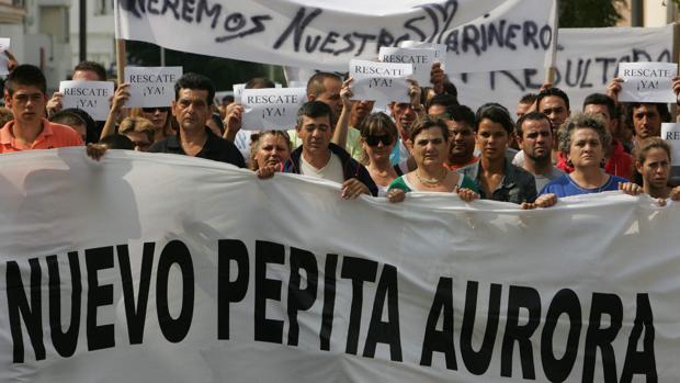 Barbate rinde homenaje a las víctimas del naufragio del 'Nueva Pepita Aurora'