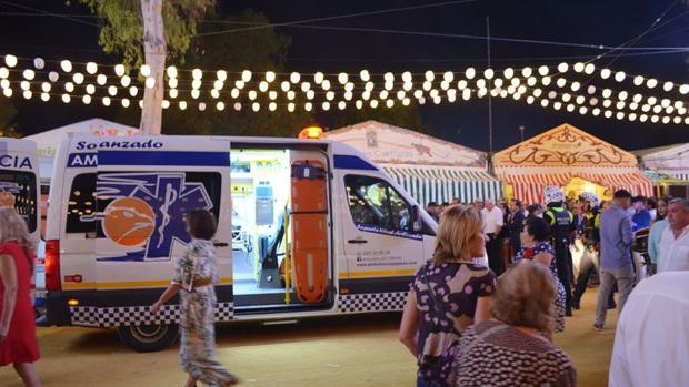 La instalación de desfibriladores en la feria de Utrera salva la vida de una persona