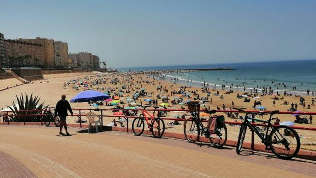 Los ciclistas de Cádiz piden más aparcabicis