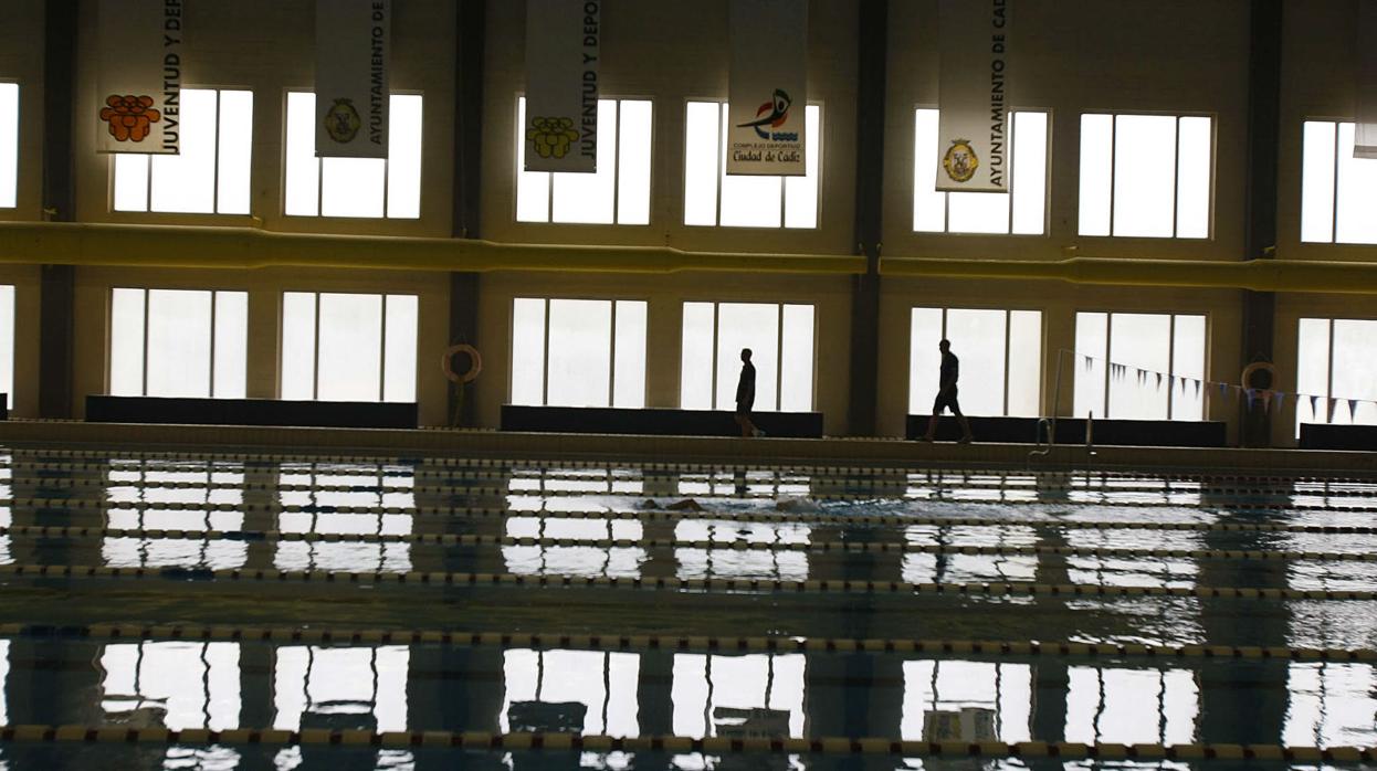 Comienzan las obras en la piscina del Complejo Ciudad de Cádiz para reducir el consumo eléctrico