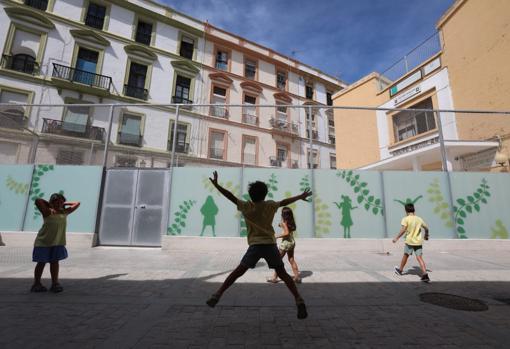 El inicio del curso en Cádiz se viste de amarillo