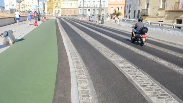 Piden pasos de cebra sobreelevados para el perímetro del casco histórico de Cádiz