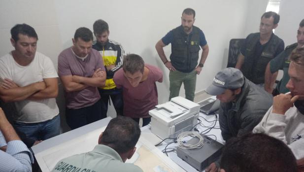 La Guardia Civil vuelve a coordinar a voluntarios para encontrar al submarinista desaparecido en Los Caños