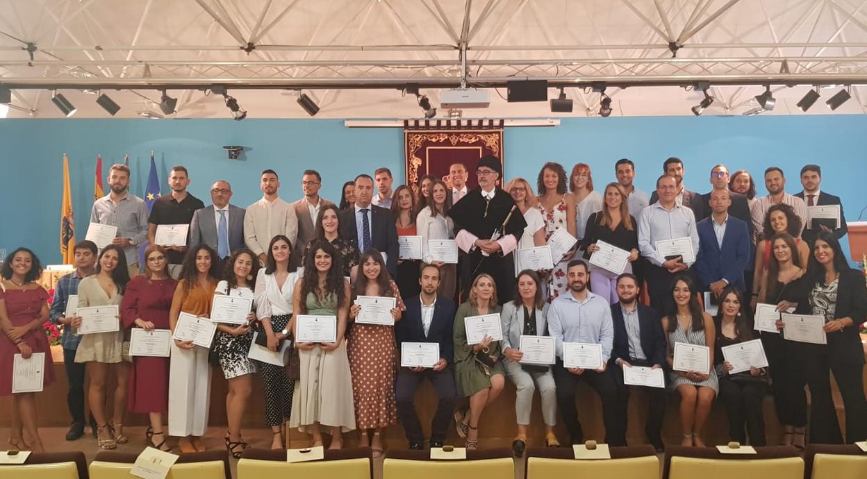 Foto de familia de la sesión de apertura del Curso de la UCA.