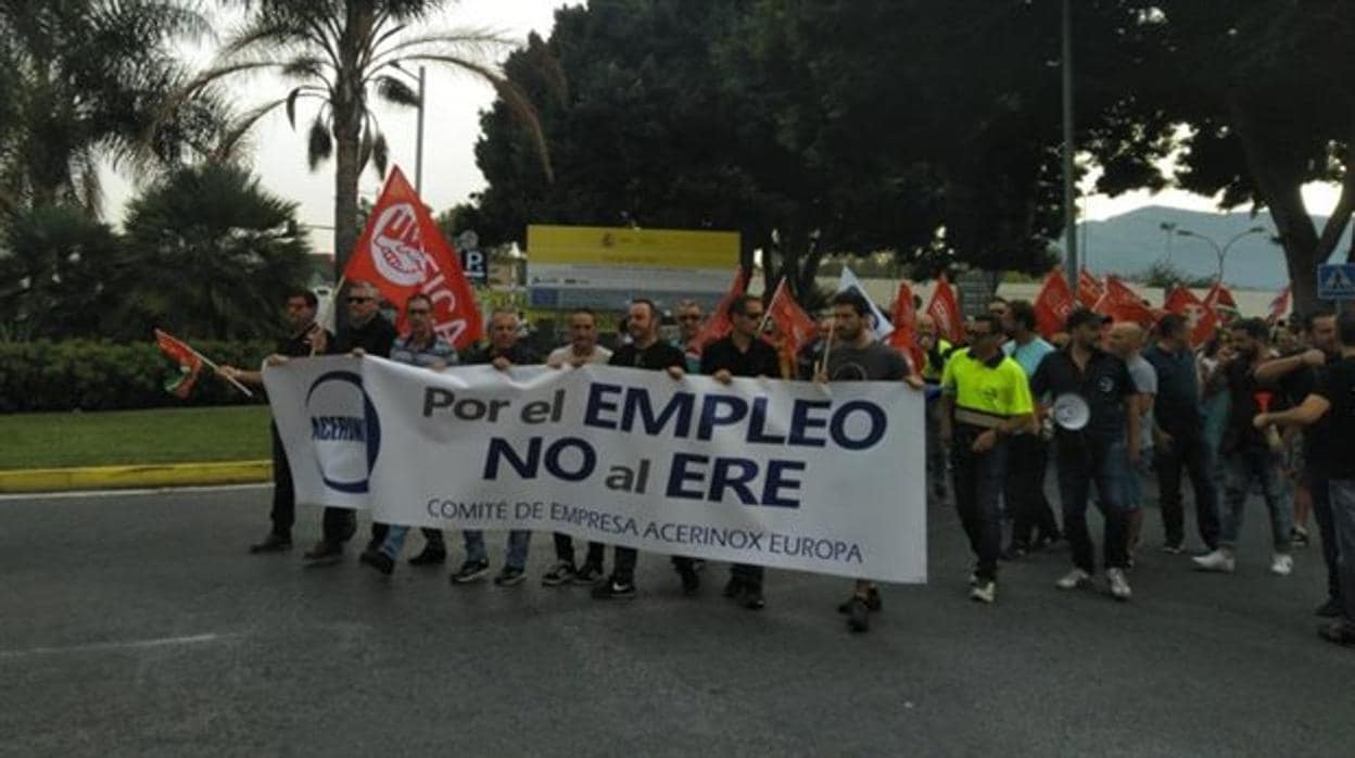 Trabajadores de Acerinox manifestándose en Los Barrios.