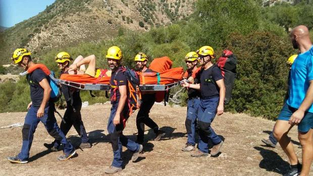 Dos rescates de un senderista y un parapentista en la Sierra de Cádiz