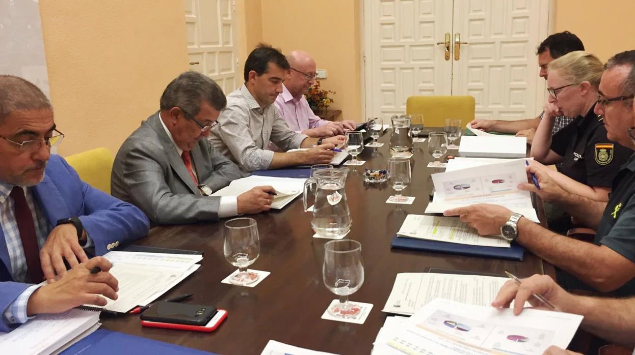 El subdelegado del Gobierno en Sevilla, Carlos Toscano, ha presidido la Comisión Provincial del Plan Director