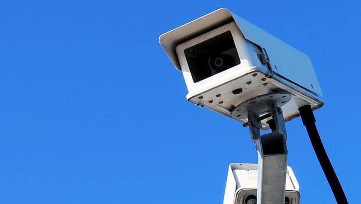 Cádiz instala nuevas cámaras para controlar el acceso de tráfico en varias calles de la ciudad