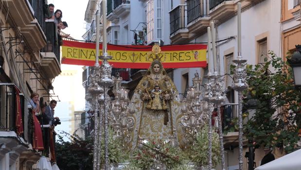 Cádiz se aferra a su Patrona