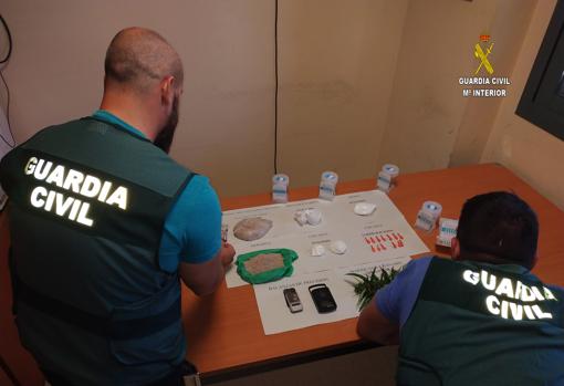 Un detenido y tres imputados con 180 plantas de marihuana acusados de vender drogas en La Rinconada