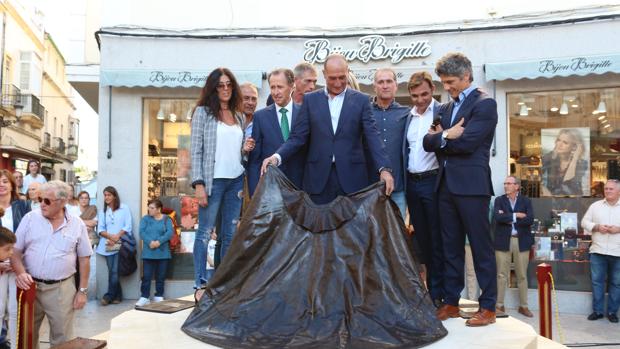 El maestro Emilio Oliva ya cuenta con un monumento en Chiclana