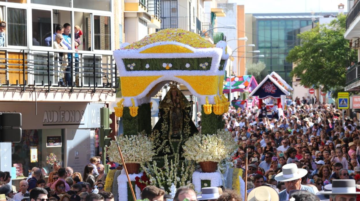 La Virgen de Valme a su paso por Bellavista