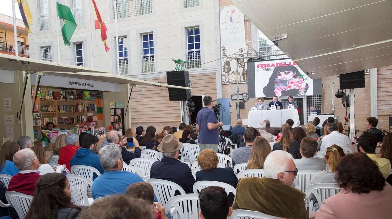 La plaza de Andalucía acoge desde este jueves y hasta el domingo numerosos actos culturales