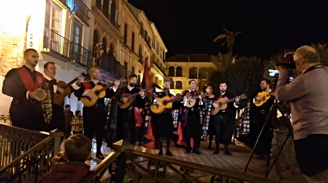 El sábado tendrá lugar el concurso sobre las tablas del Cerezo, pero el viernes cantarán en las calles