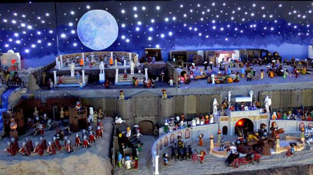Más de seis dioramas y cientos de piezas conforman esta primera muestra del popular juguete