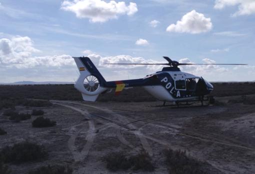 El helicóptero que participó en el operativo en la zona.