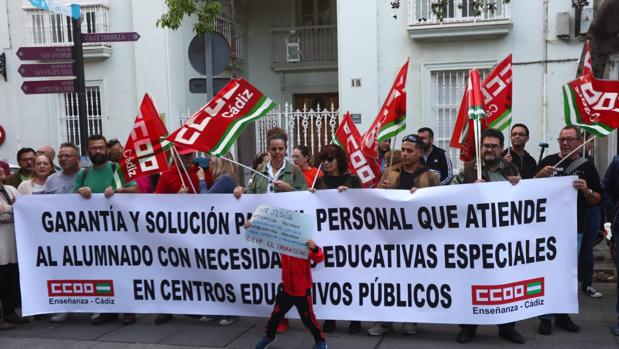 La escuela pública se moviliza en Cádiz para pedir más personal para atender a niños con necesidades especiales