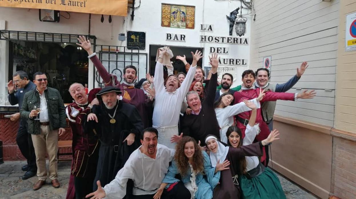 La compañía utrerana representa algunas escenas del tenorio en la Hostería del Laurel