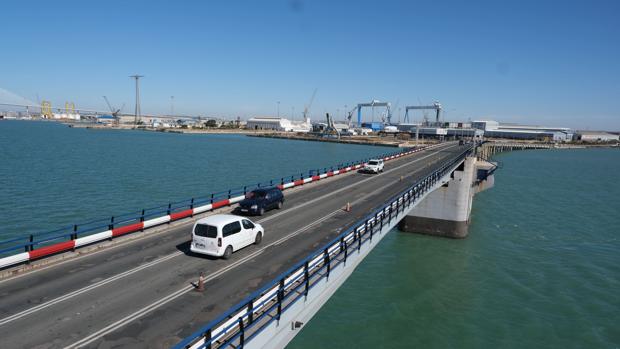 Los ciclistas piden conectar Puerto Real y Cádiz con carril-bici