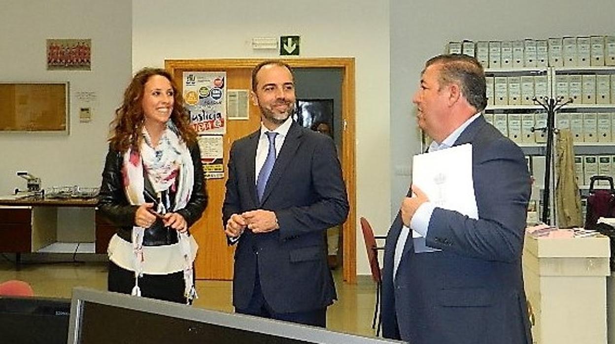 Javier Millán ha visitado las instalaciones junto a miembros de la corporación local